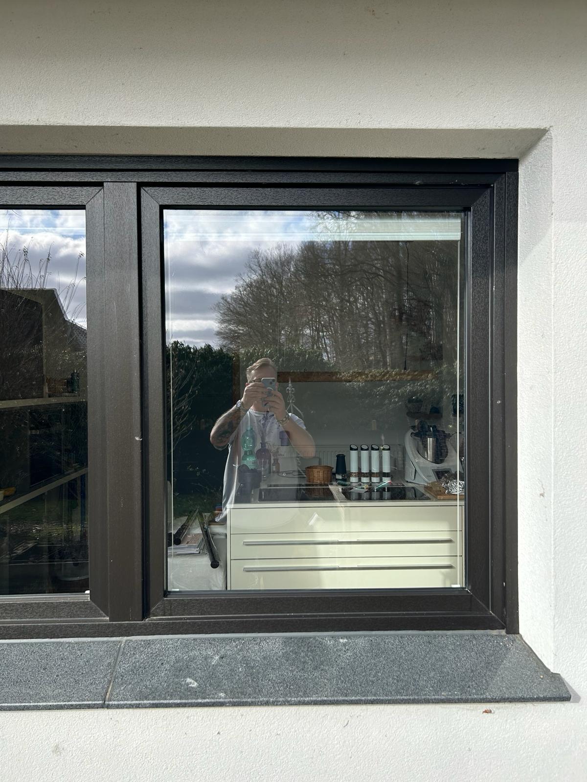 KA1050 HITTEBESCHERMING SR lichttransmissie 59% | Buitenraam - zon-/hitte-/UV-bescherming - ondoorzichtig - privacybescherming - zelfklevend (100 x 122/152cm)